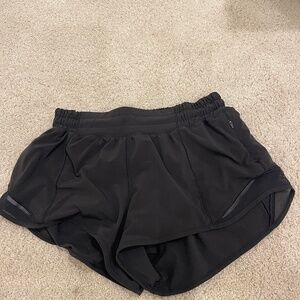 Lululemon Black Hotty Hot shorts size 4 2.5 inch